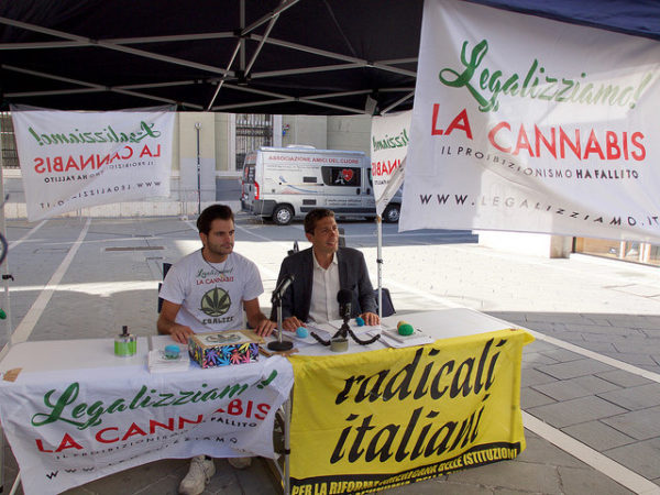 Tremila firme per legalizzare la cannabis